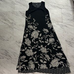 Chic Black and Cream Floral Maxi Dress